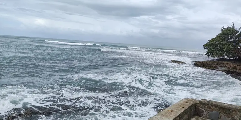 Caribbean waves breaking on the rocky coast of Cahuita